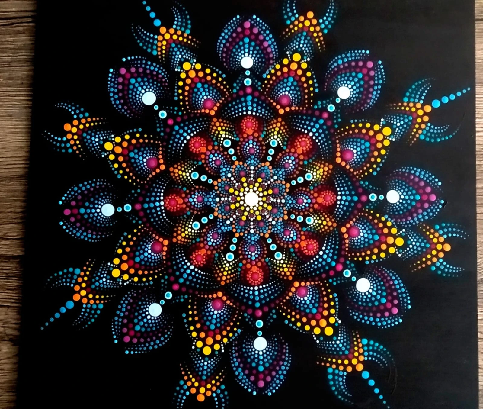 Mandala multicolor en puntillismo hecho a mano de Neuronal, San Juan del Río Querétaro