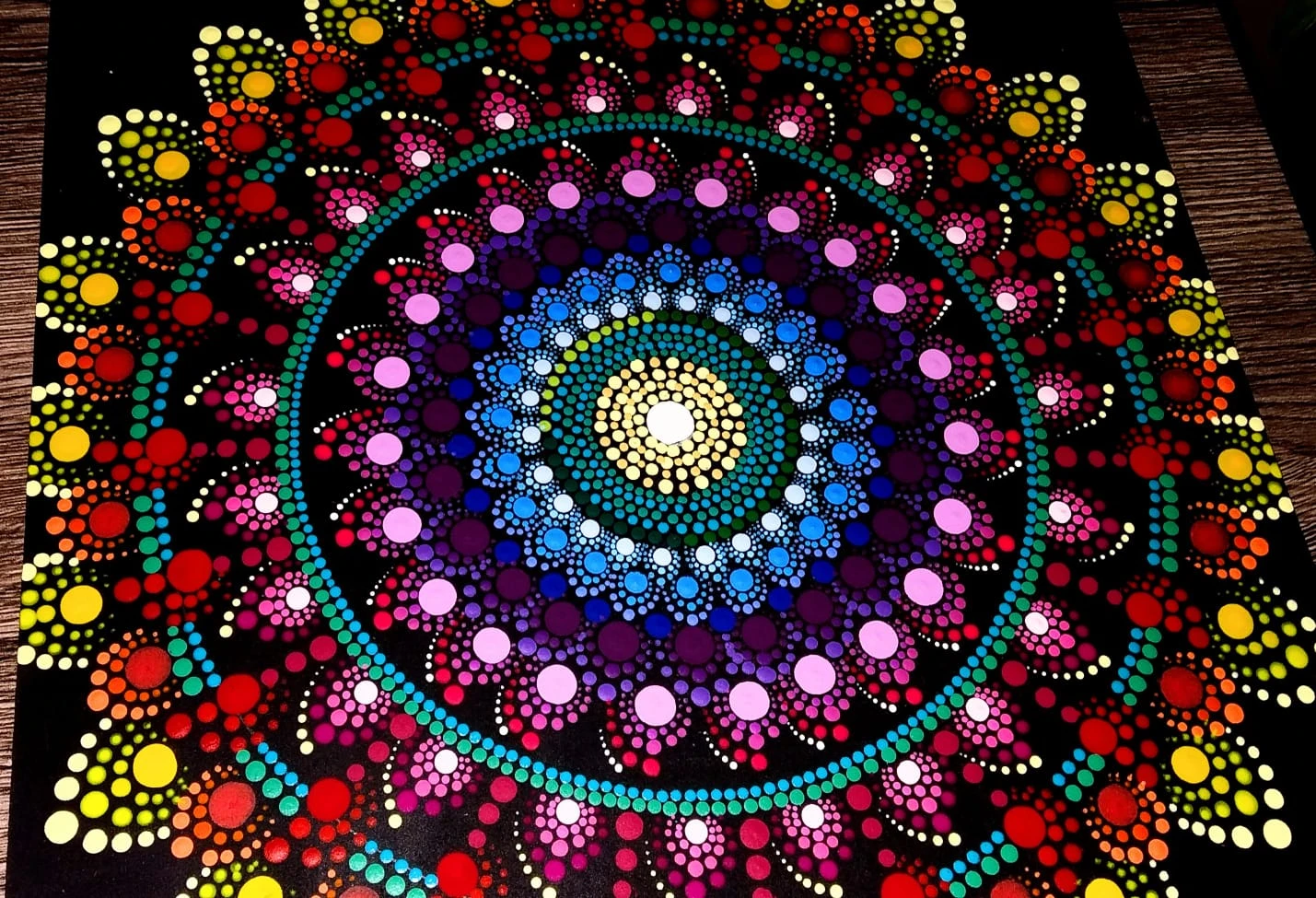 Energía en expansión, mandala en puntillismo Neuronal México